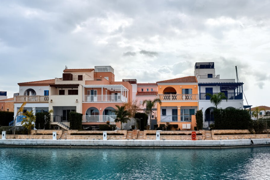 Cyprus property market continues to grow in Q4 2023, according to RICS and KPMG