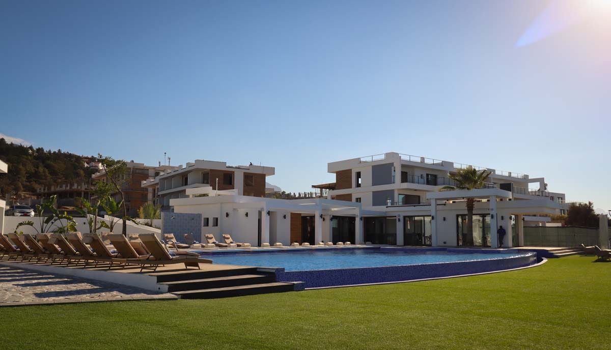 Caesar Cliff villas with the infinity pool and lawn