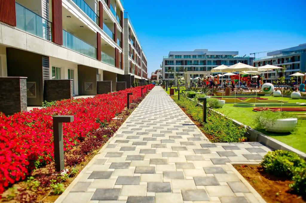 Courtyard Long Beach paved garden walkway between apartment buildings
